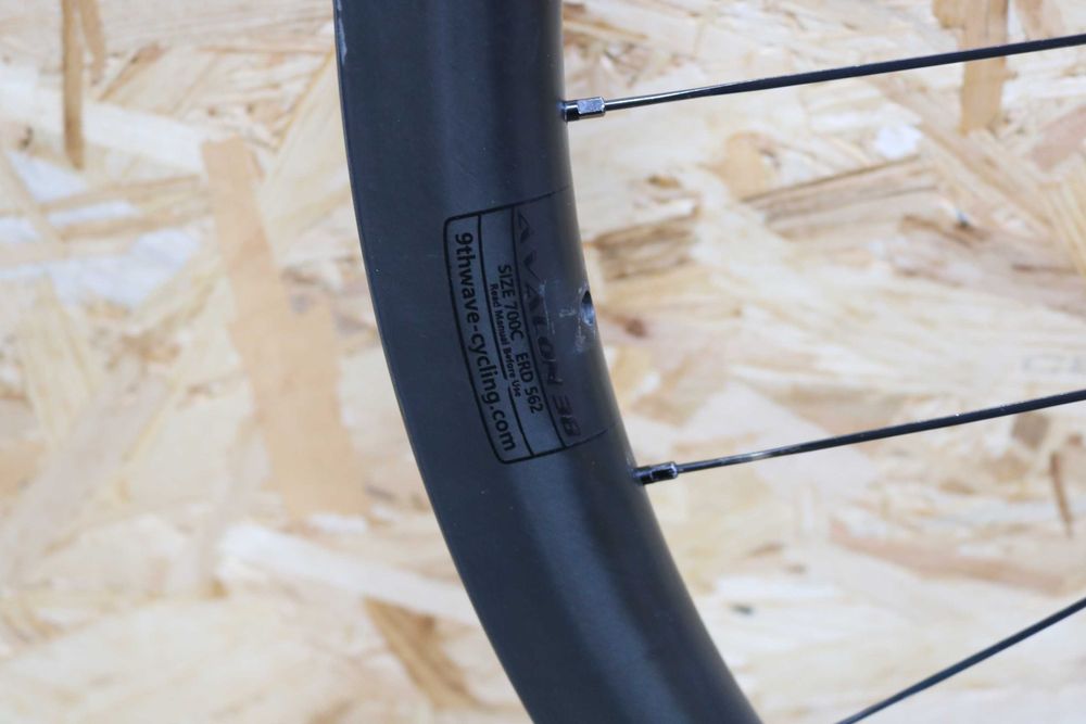 Bicicleta Rodas disco carbono 9th Wave Avalon 38 - Cubos DT Swiss 180