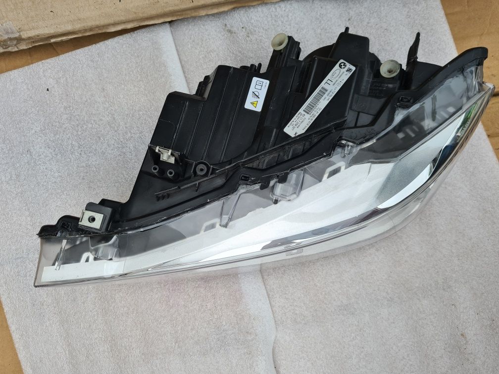 Lampa Bi xenon skrętny dynamic BMW f30