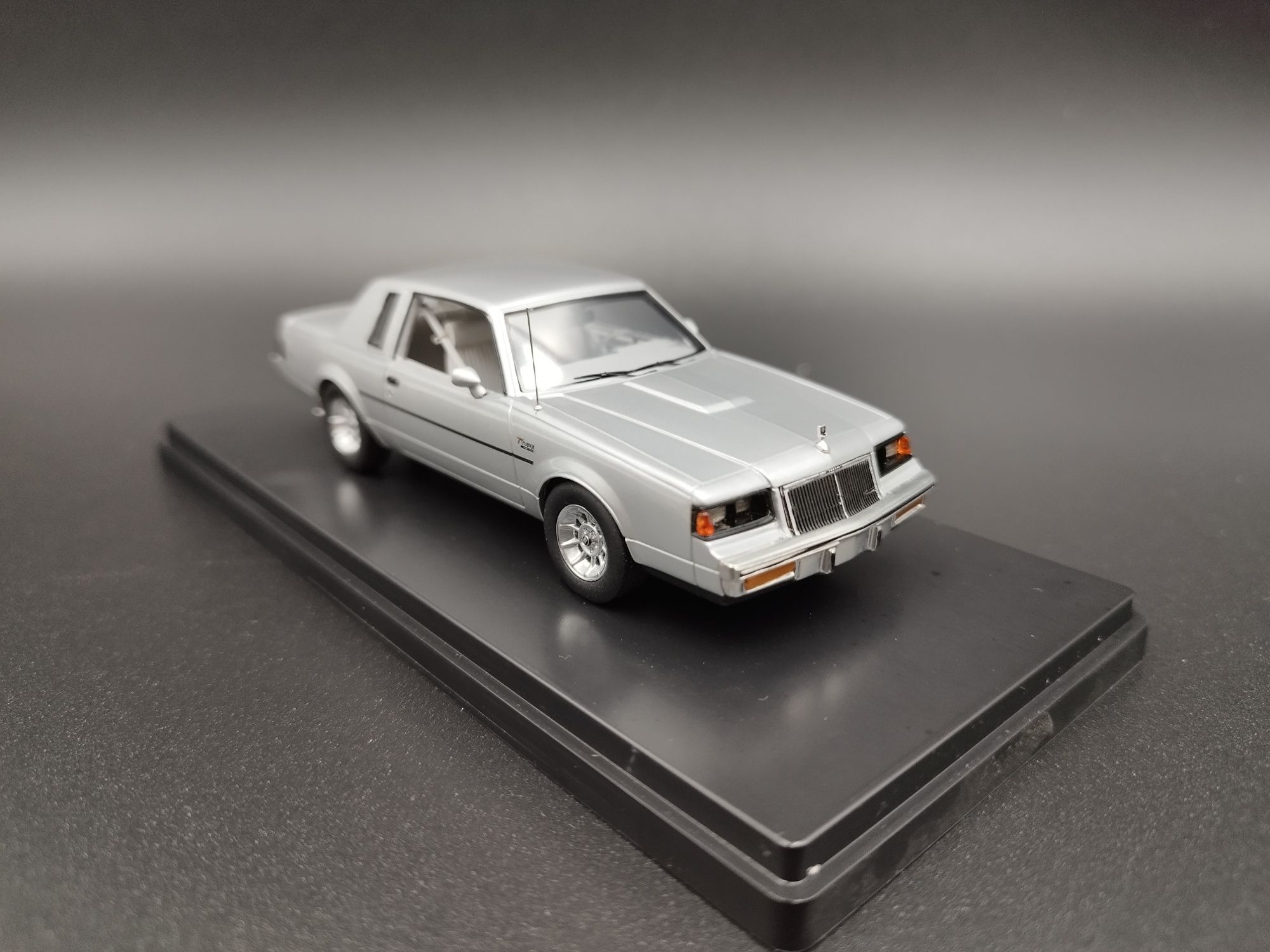 1:43 Auto Word Buick Regal Typ T (1986) silver  model