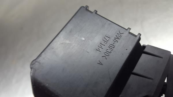 Manípulo do limpa vidros TOYOTA Yaris (_P9_)