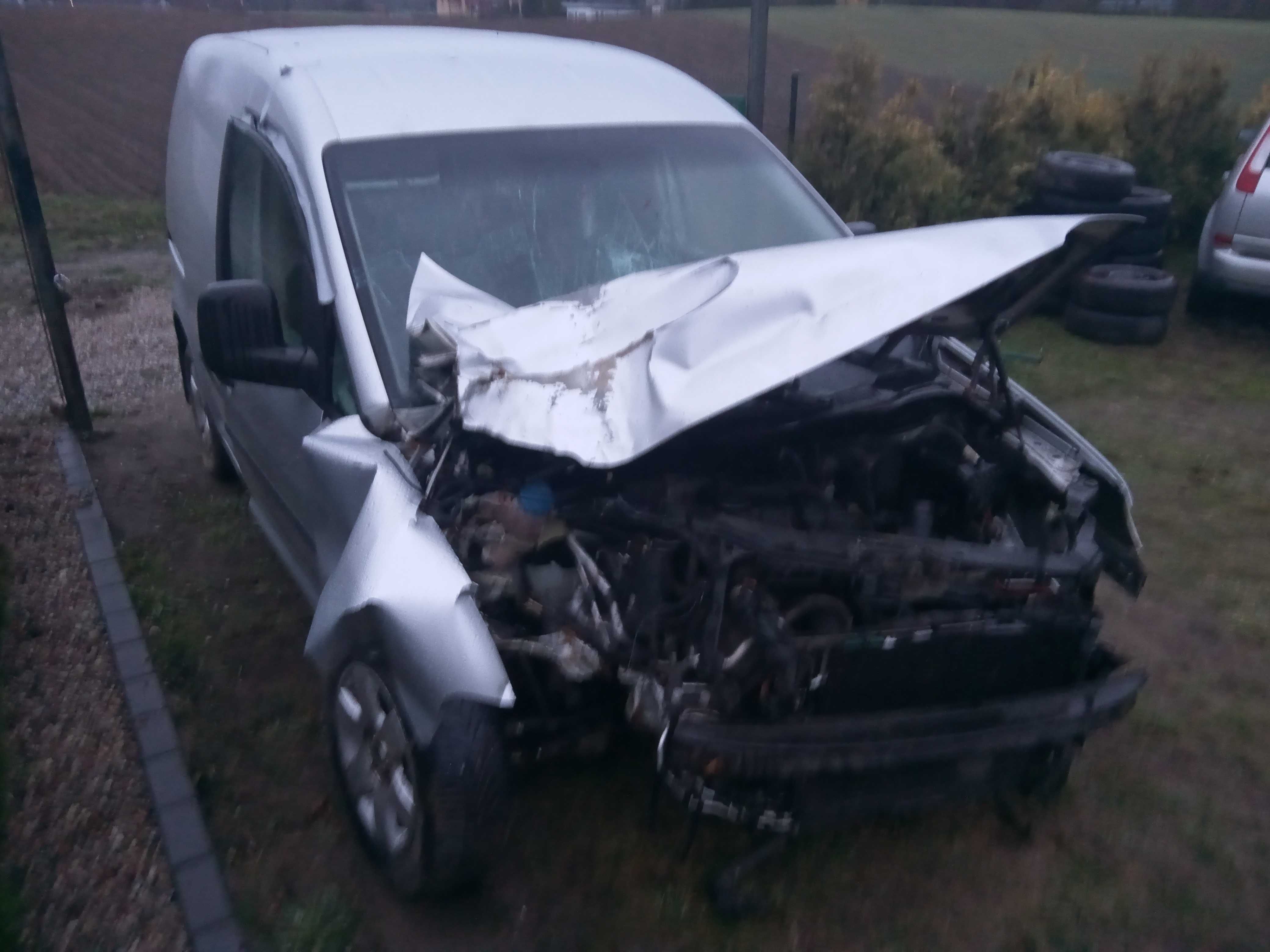 VW Caddy 2007 rok 1.9 Tdi  kod silnika BLS 138 tys km klima po wypadku