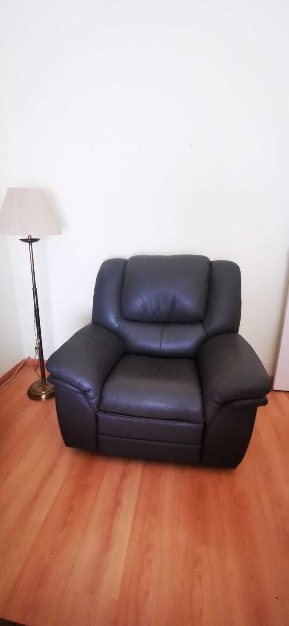 Sofá em Pele  Extensível Muito Bem Estimado NEGOCIÁVEL