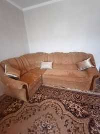Продам добротный угловой диван-кровать б/у   4300грн