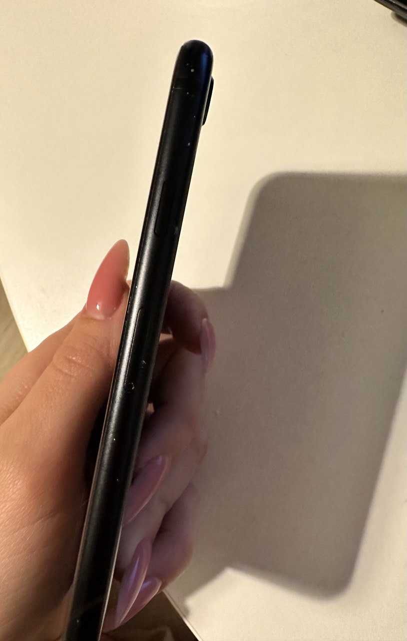 Iphone SE (2020) 64 gb чорний
