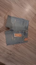 Spodenki jeans z przetarciami