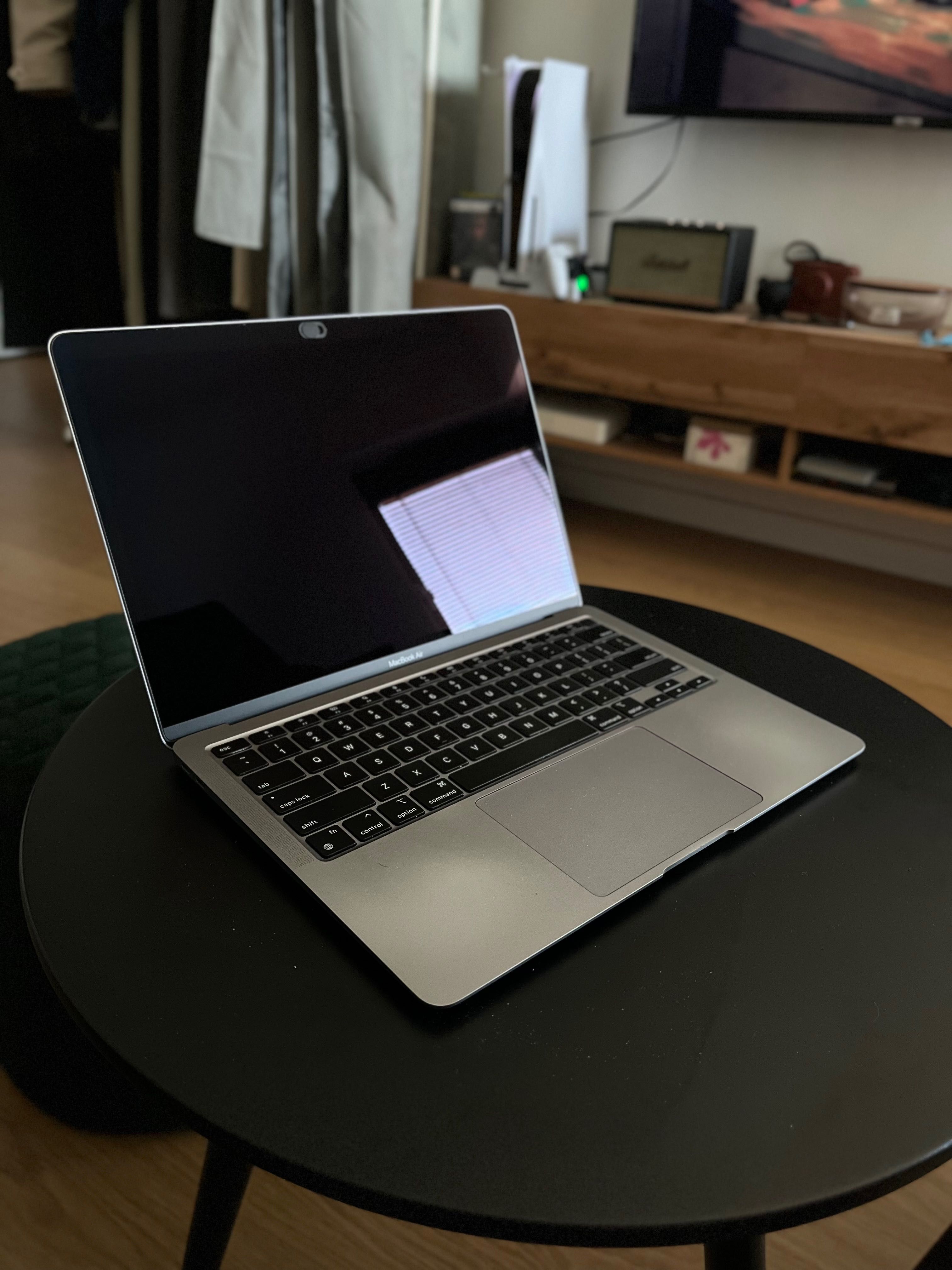 MacBook Air M1 (8/256) Bateria 83%