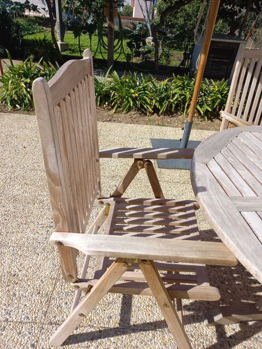 Mesa em madeira de jardim