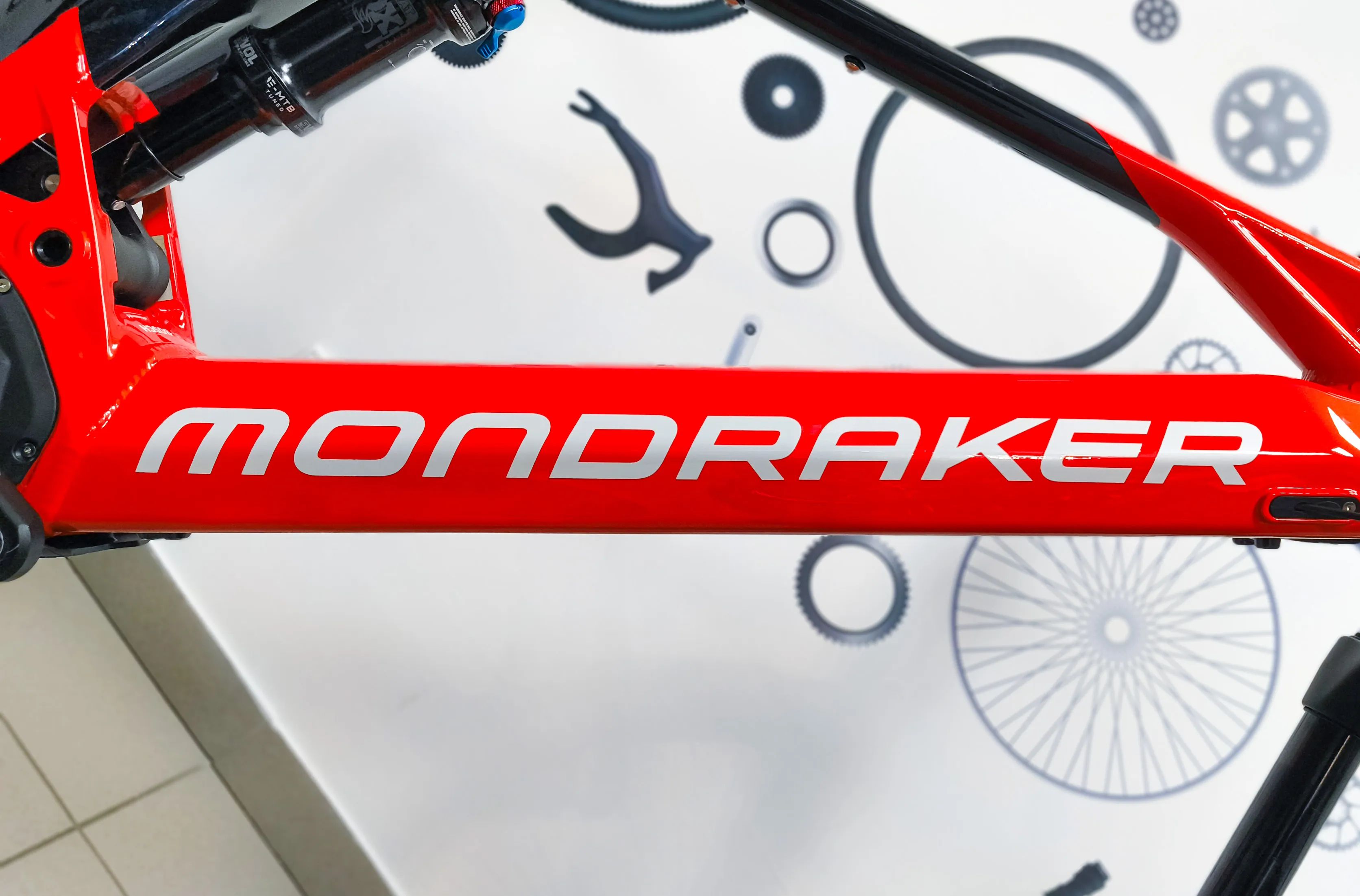 Rower elektryczny Mondraker Chaser R flame red/midnight 2025