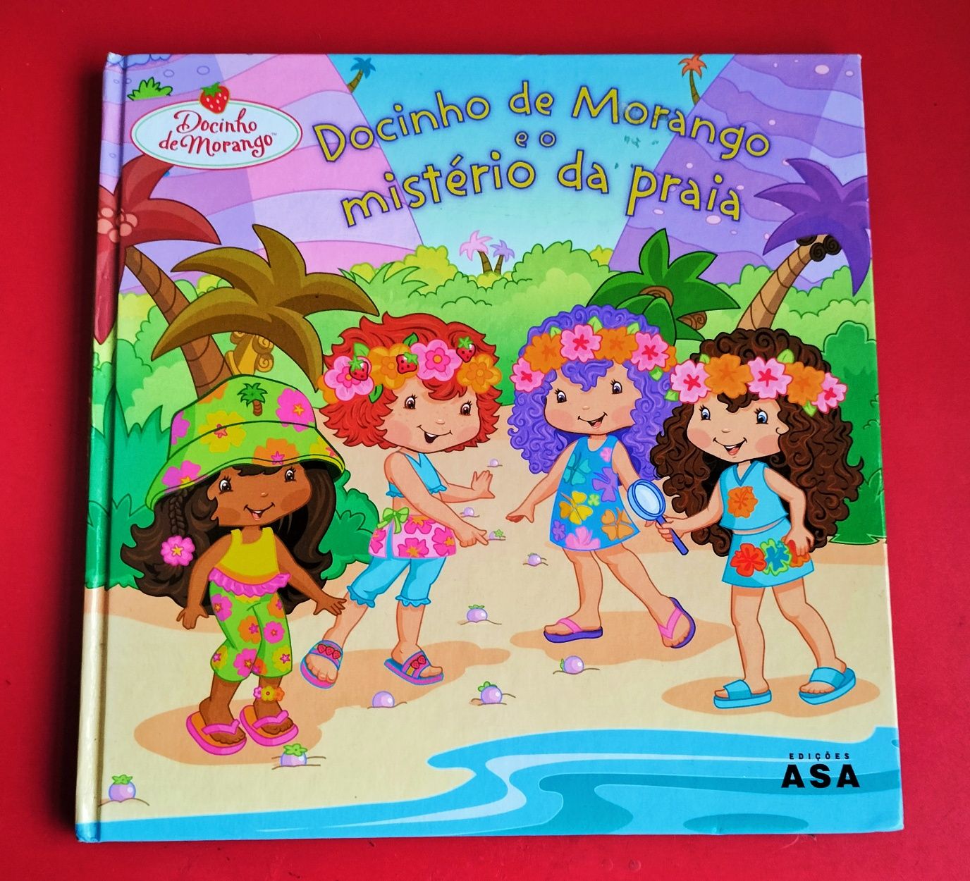 Livro Docinho de Morango e o Mistério da Praia