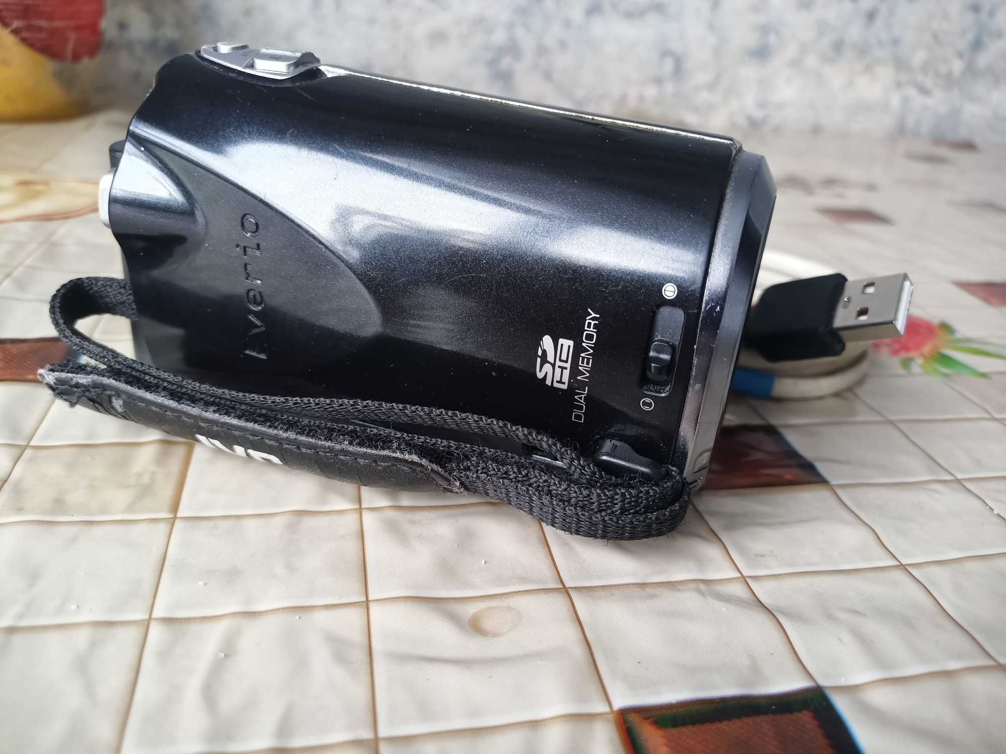Камера JVC GZ-MS230BE б/в+нова батарея 2670 mAh+зарядне все в(описі)