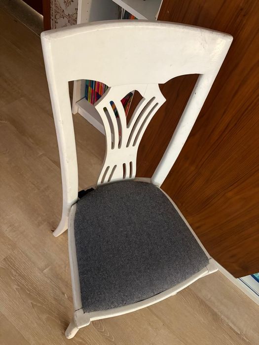 Vendo 5 cadeiras usadas mas em bom estado