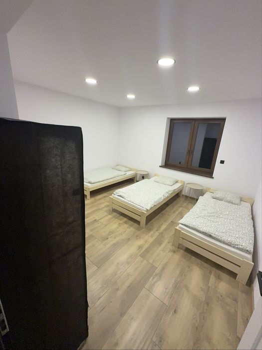 Dom lub pokoje dla pracownikow