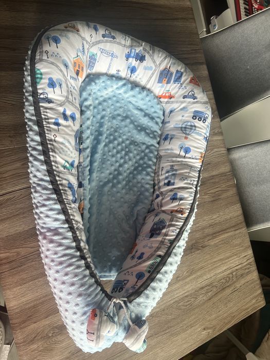 Kokon dwustronny dla niemowlaka + 6 poduszek do kompletu