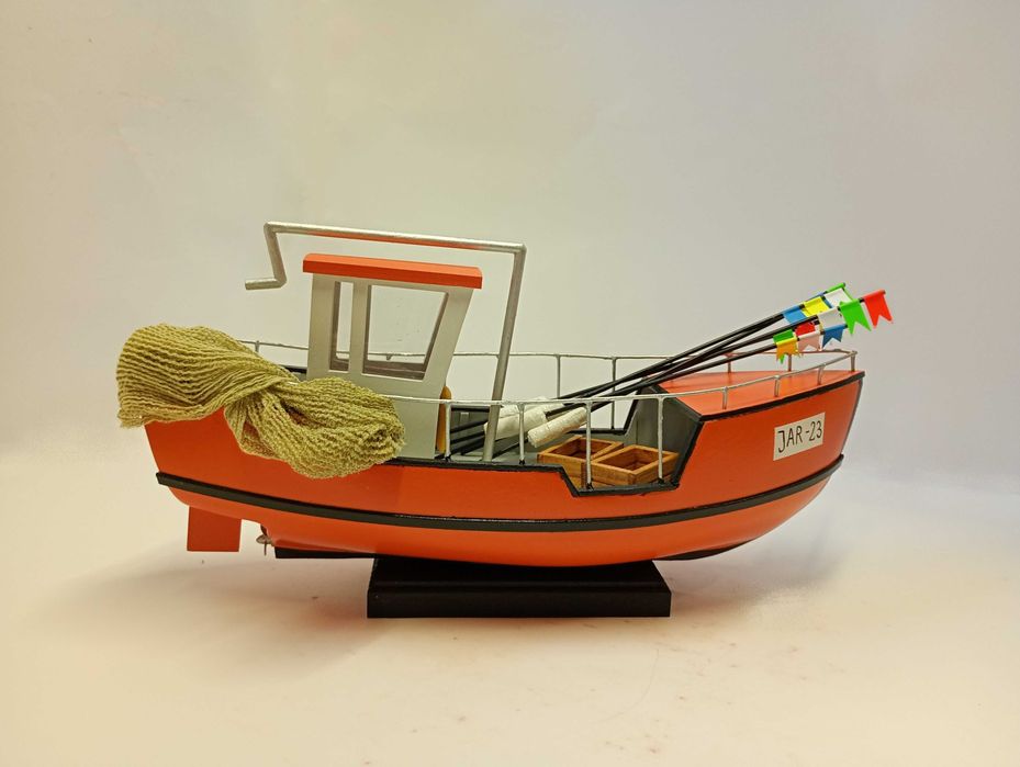 Kuter rybacki Jarosławiec model drewno rękodzieło