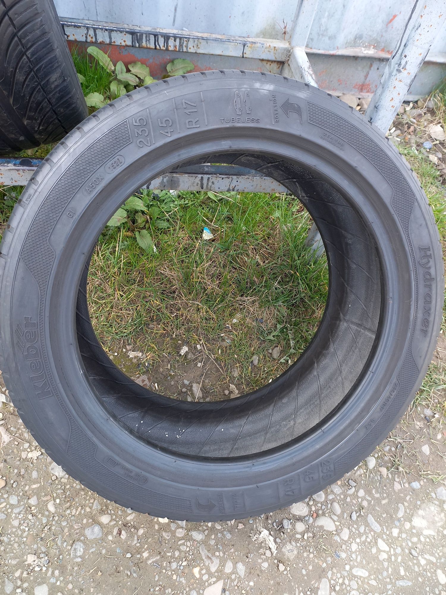 235/45 R17 KLEBER