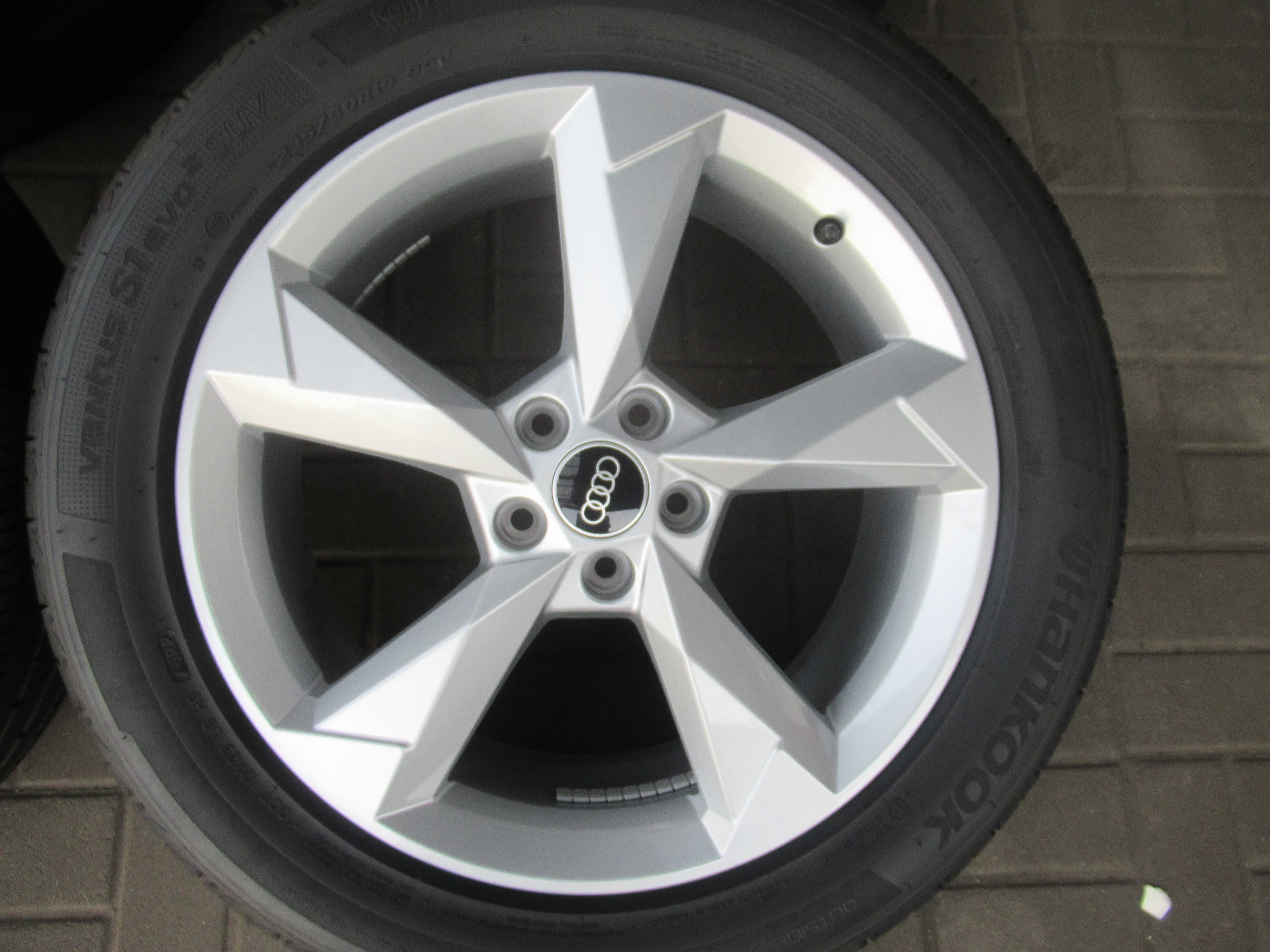 Kola felgi 19 opony 235/50/19 Audi Q3 oryginał 83A601025N nowe