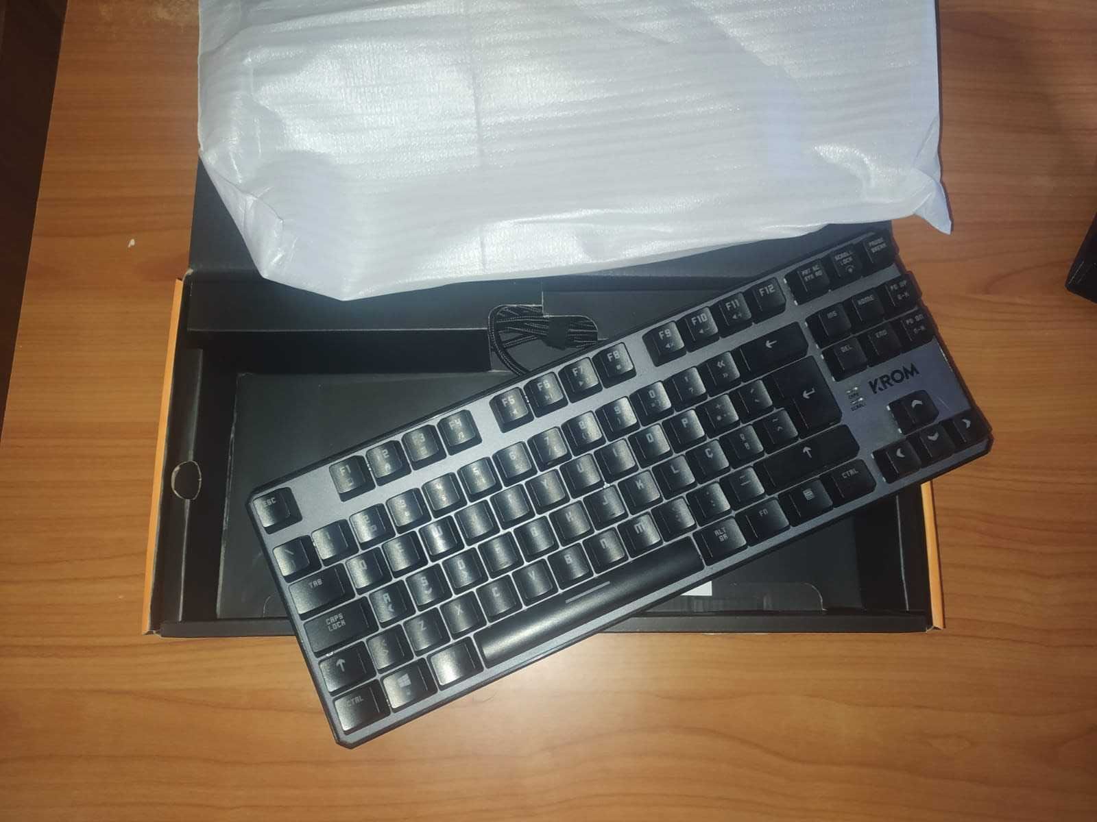 Teclado Gaming KROM Kernel TKL Mecânico