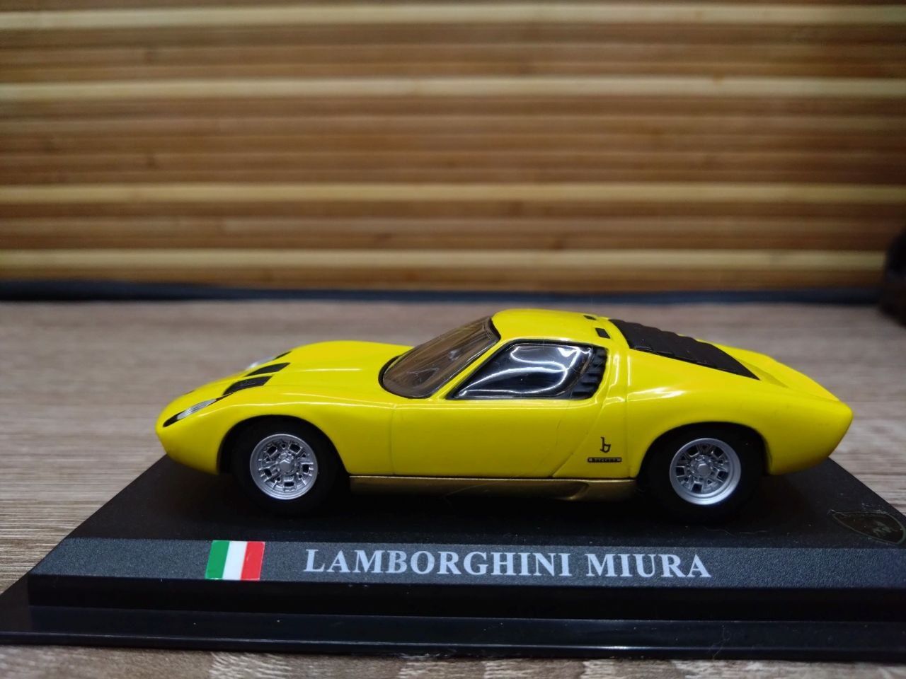 Lamborghini Miura масштабная модель 1/43
Del Prado
М:1/43
Цена;350грн