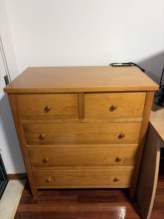 Cómoda com 5 gavetas