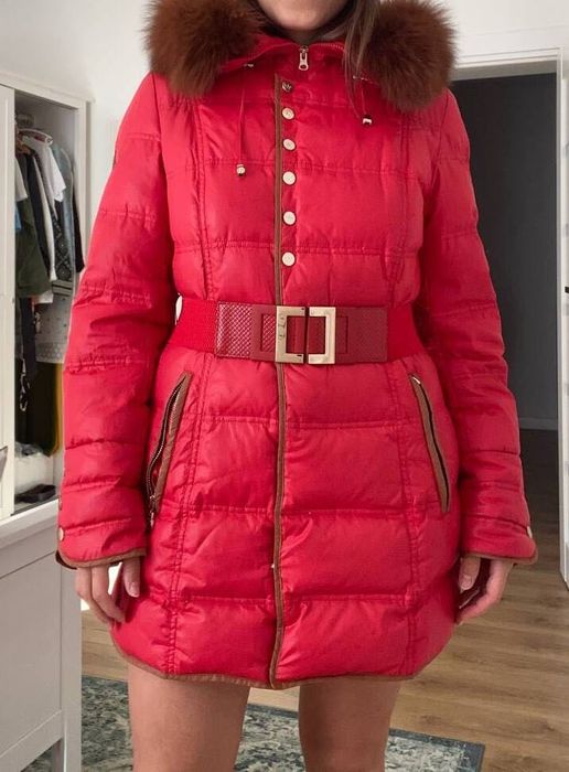 Kurtka zimowa puchowa z paskiem i kapturem