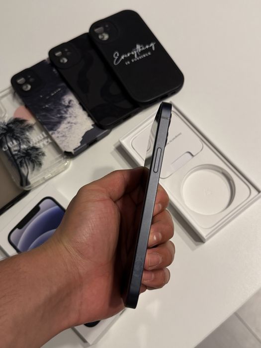 IPhone 12 64 gb + etui