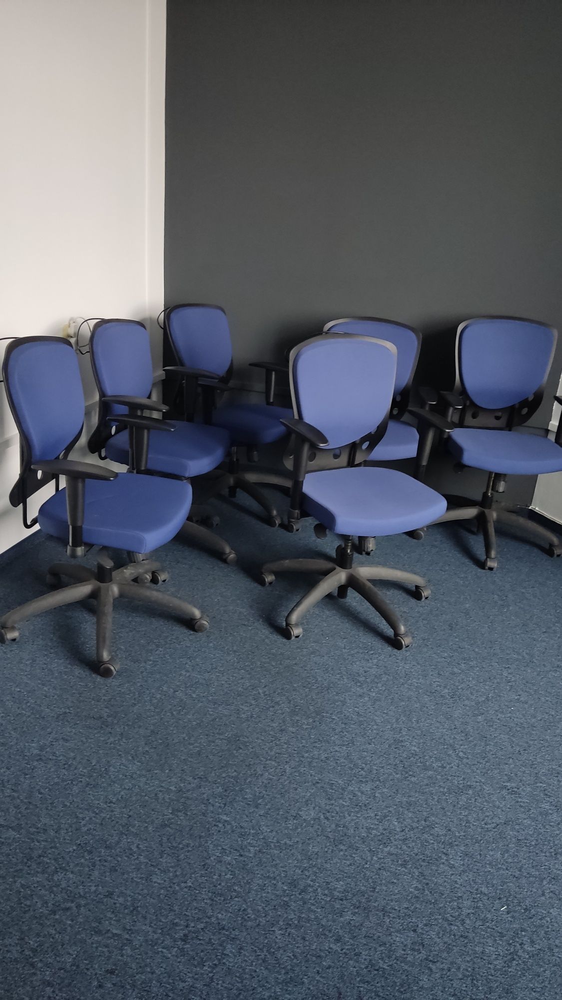Fotel / Krzesło Biurowe obrotowe na kółkach