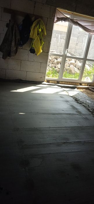 Стяжка пола под  кафель и ламинат