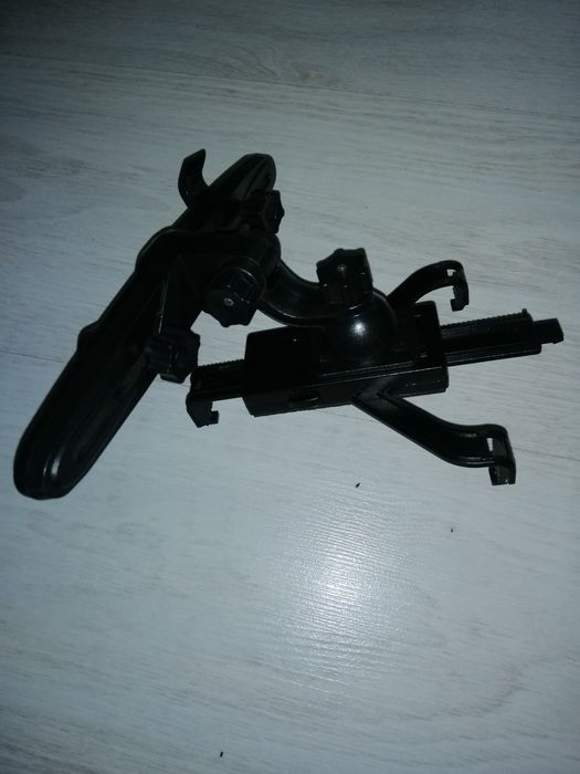 Крепления для  планшета в машину