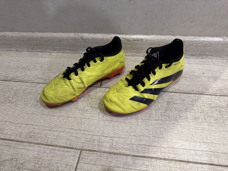 Футбольні бутси шипи дитячі Adidas Predator 31.5 стелька 19.5