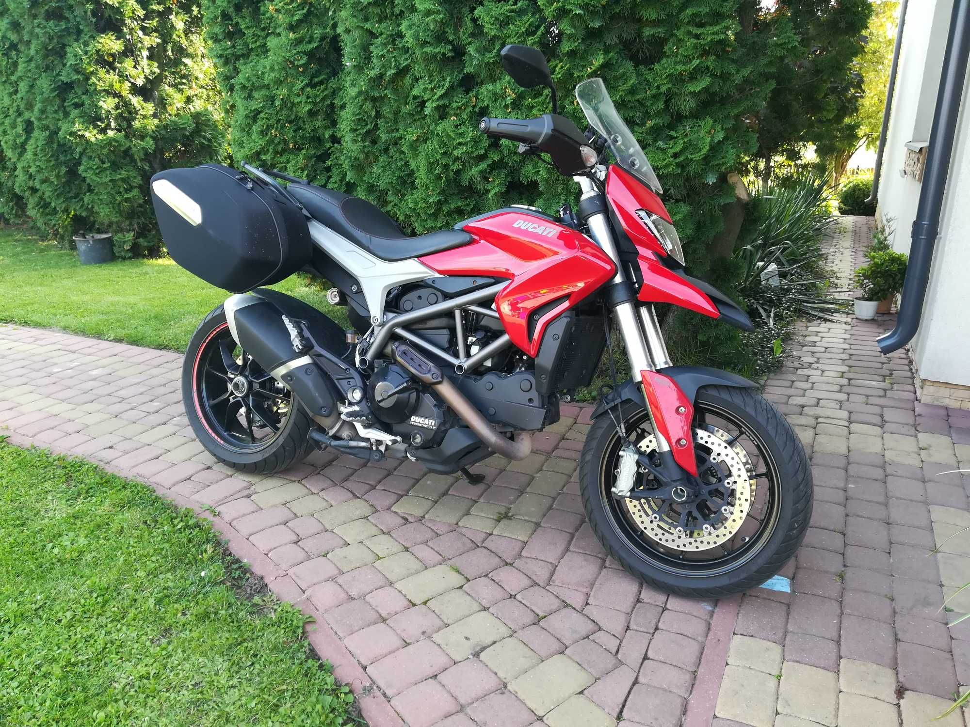 Ducati Hyperstrada 821