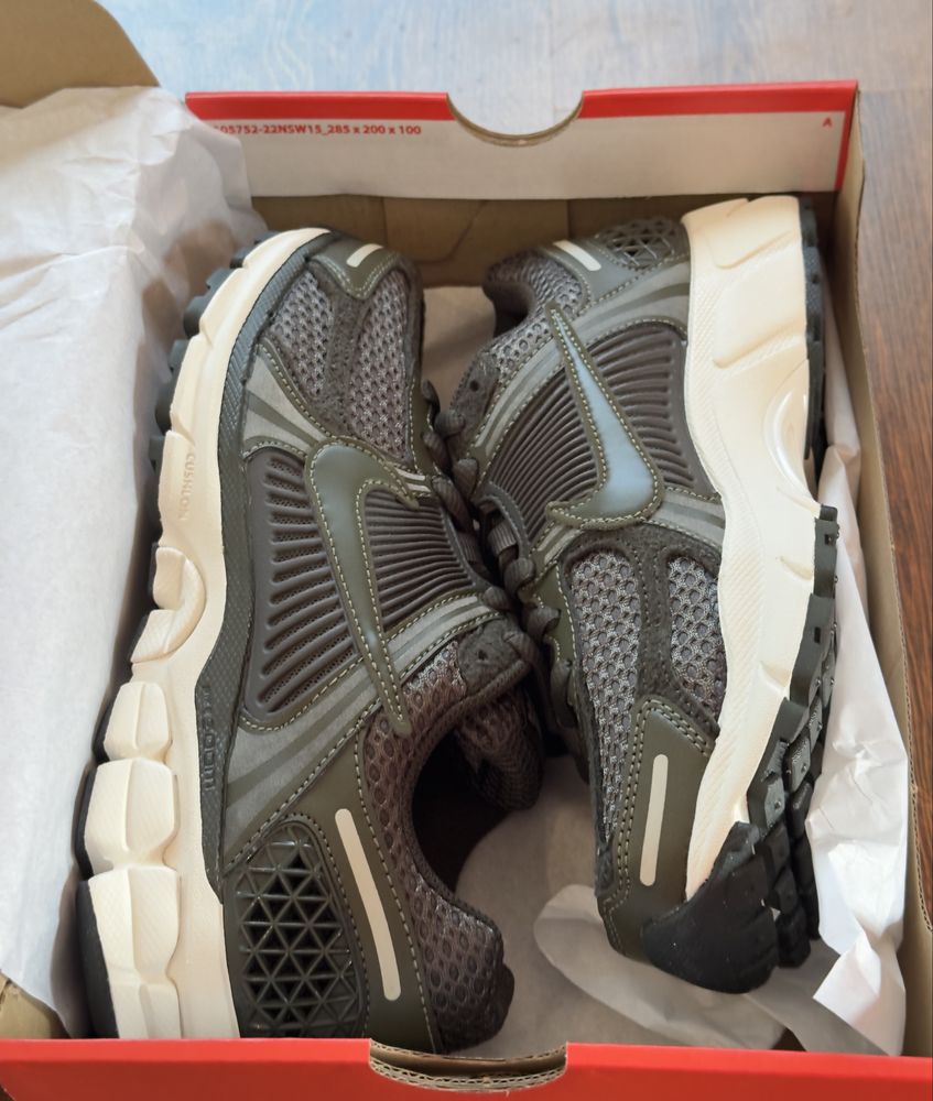 Кросівки W Nike ZOOM VOMERO 5