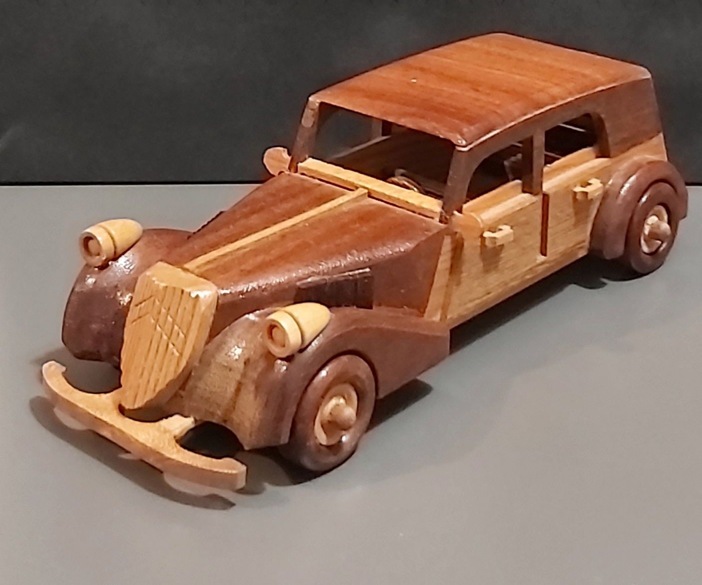Citroën Traction Avant 11 Berlina réplica madeira decoração