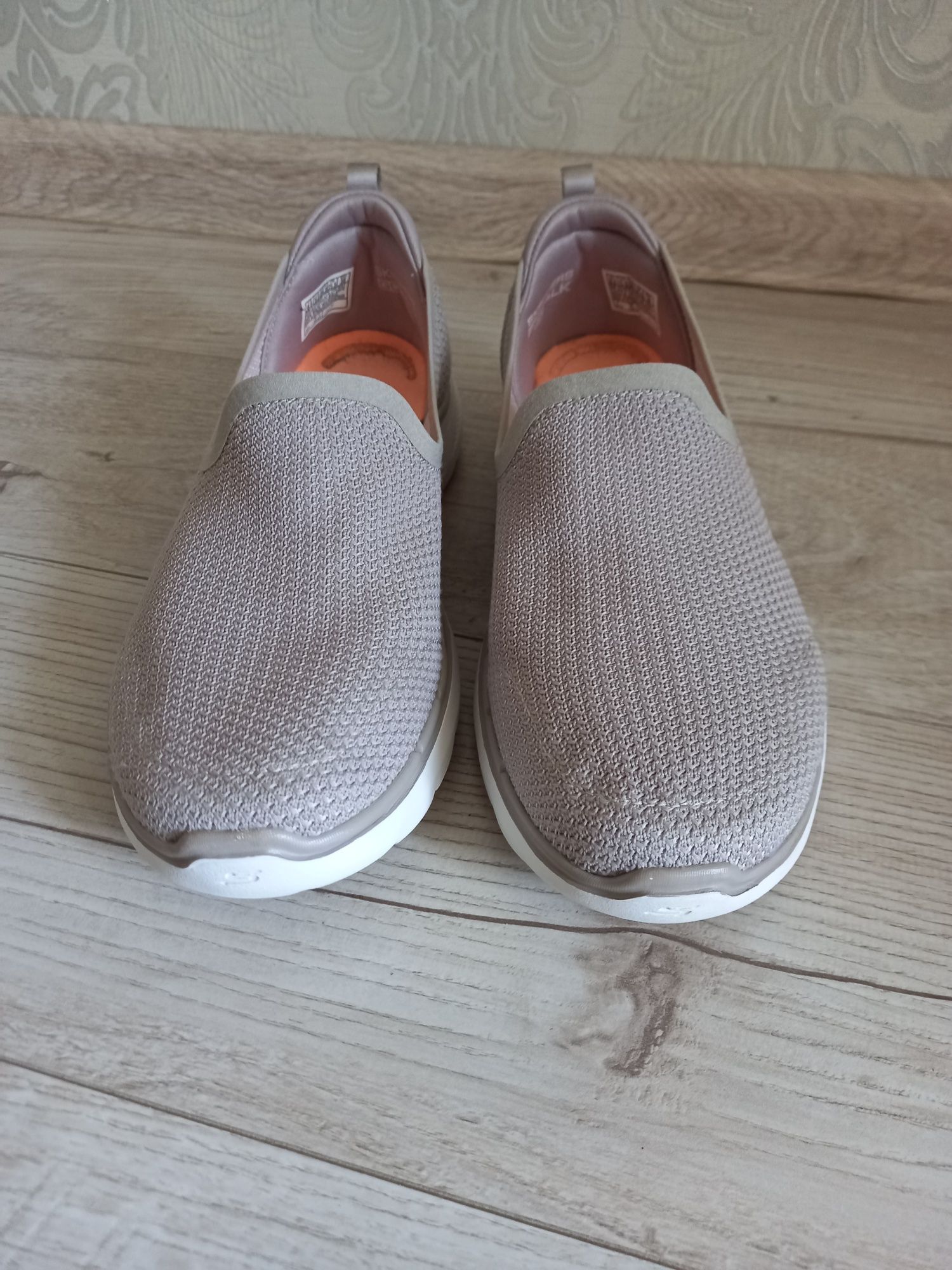 Продам слипоны Skechers