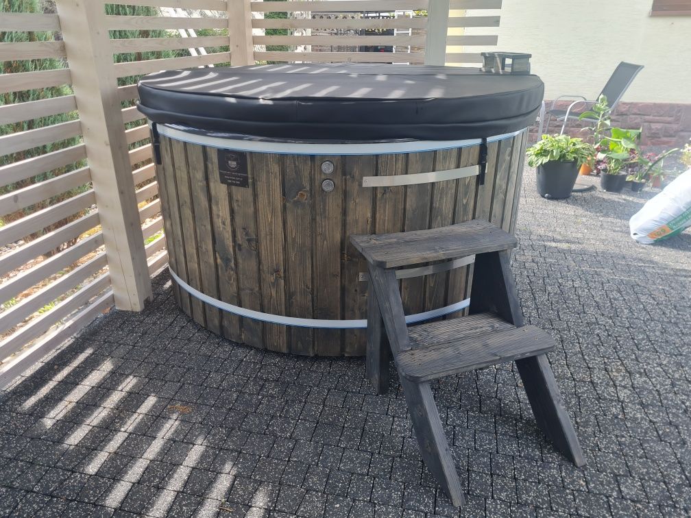 Jacuzzi ogrodowe HOT TUBE gorąca beczka z masażem