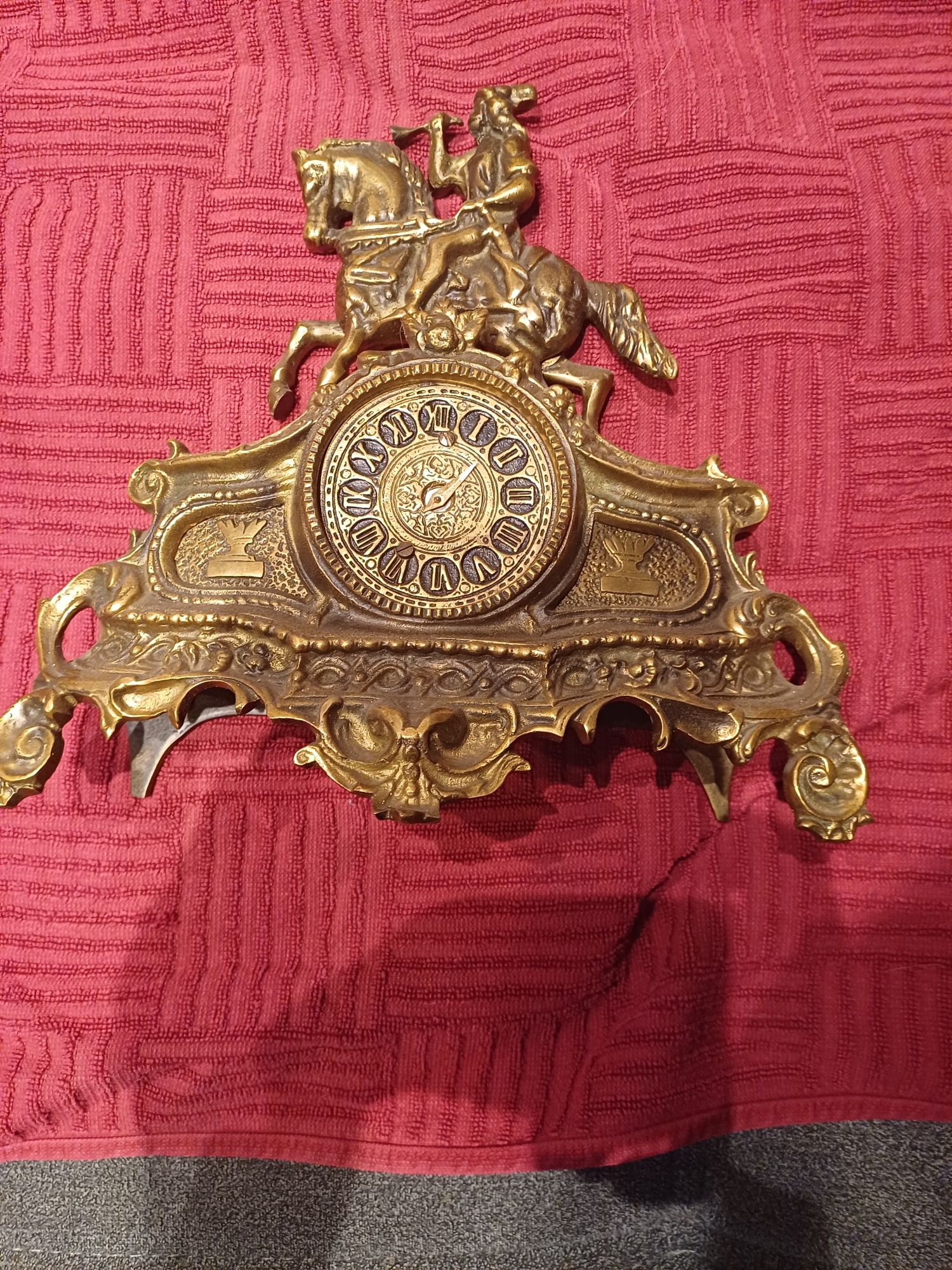 Stary zegar mosiężny