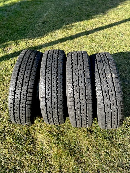 Opony zimowe Firestone 215/75 R16C - 4 szt., jak nowe, tylko 5 tys. km