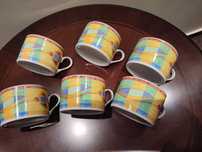 Śliczny zestaw sześciu filiżanek porcelana
