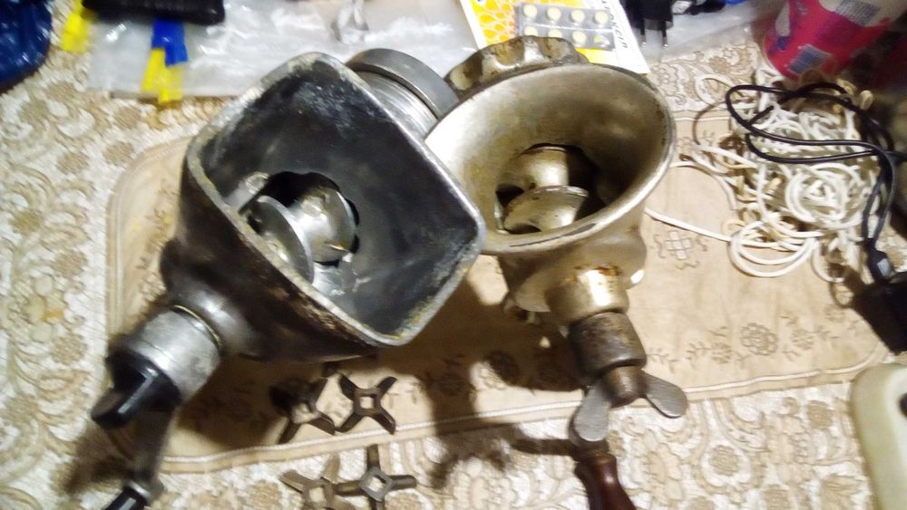 Продам ручную соковыжималку - приставку к ручной мясорубке времен ссср