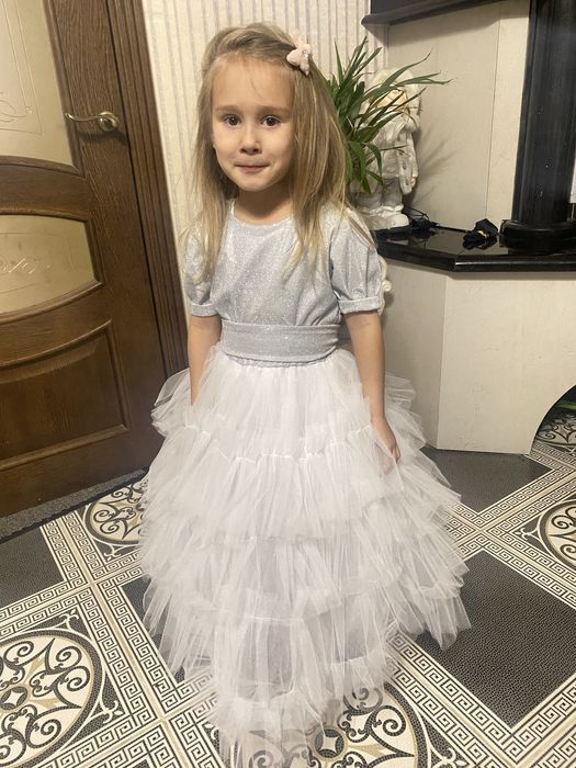 Сукня, пишна для дівчинки 4-6 років