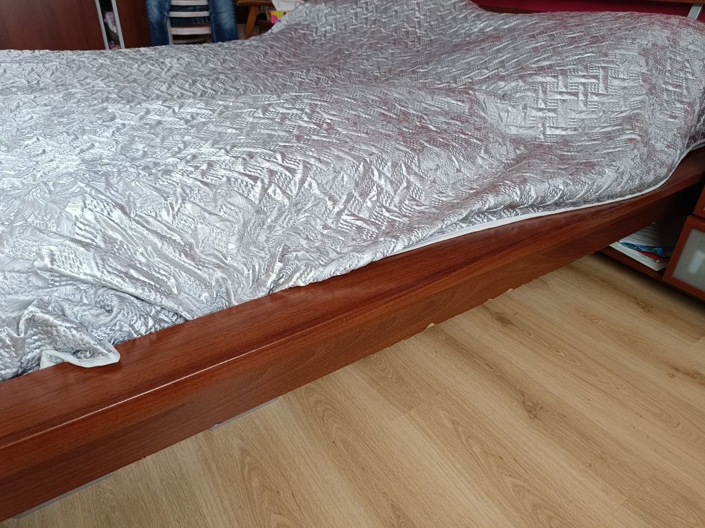 Rama łóżka Ikea ciemny brąz 180 na200
