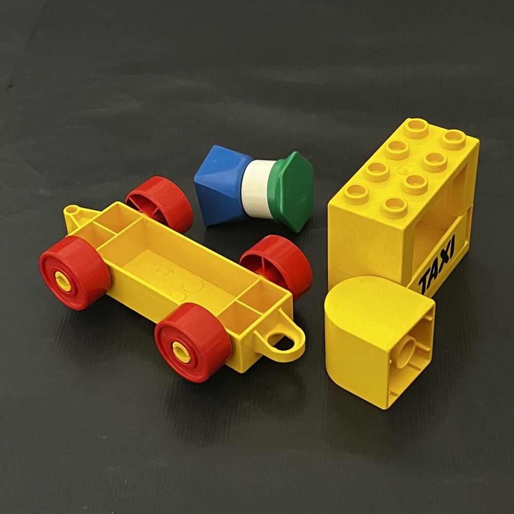 535 LEGO Taksówka