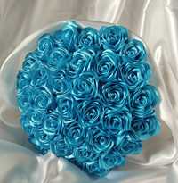 Розкішні троянди з атласної стрічки ідеальний подарунок для дівчини