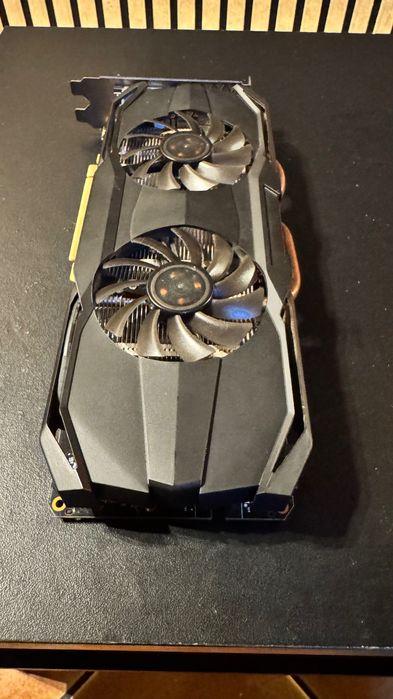 Placa Gráfica GTX 1080 — Excelente desempenho para jogos e edição