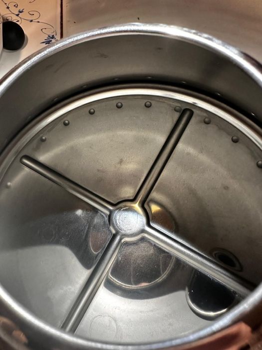 Alessi 9093 - czajnik z ptaszkiem