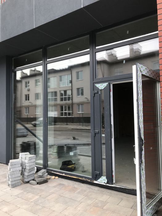 ЖК"Петрівське Містечко 2" Аптека-70 кв.м.Фасад Вітрини від забудовника