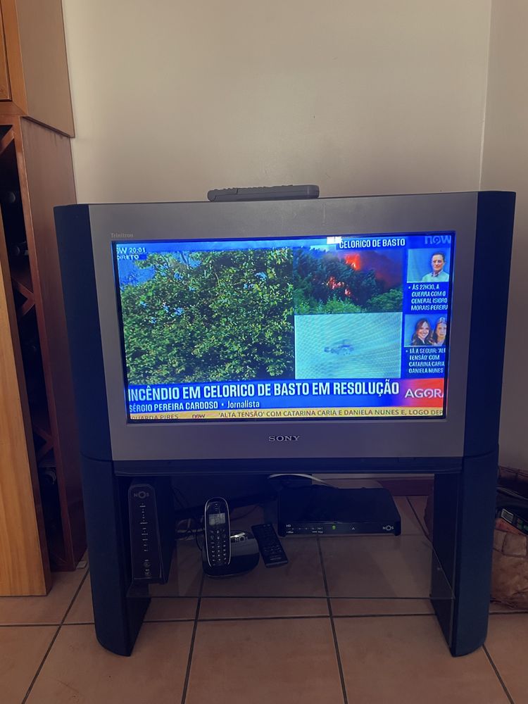 Tv sony black trinitron mod. kV-28FC