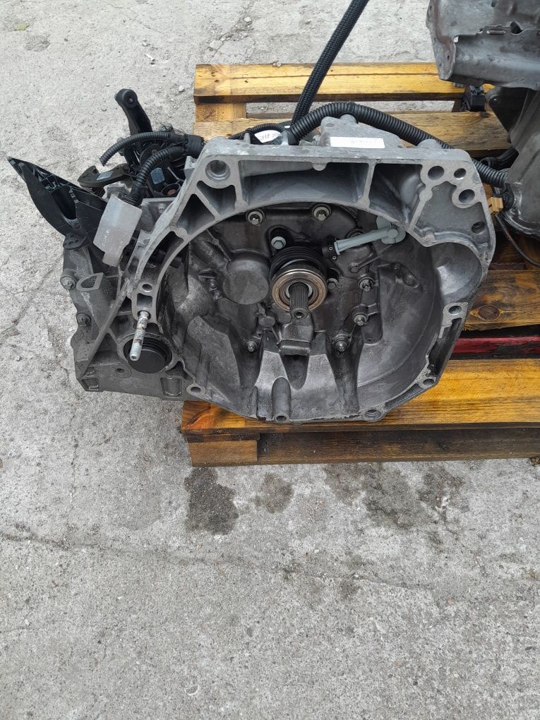 Skrzynia biegów Renault Clio IV Captur 0.9 TCE JR5357  Stan Wzorowy