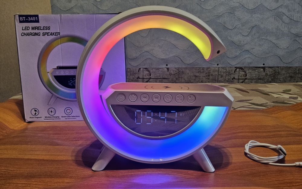 Світильник, годинник, колонка