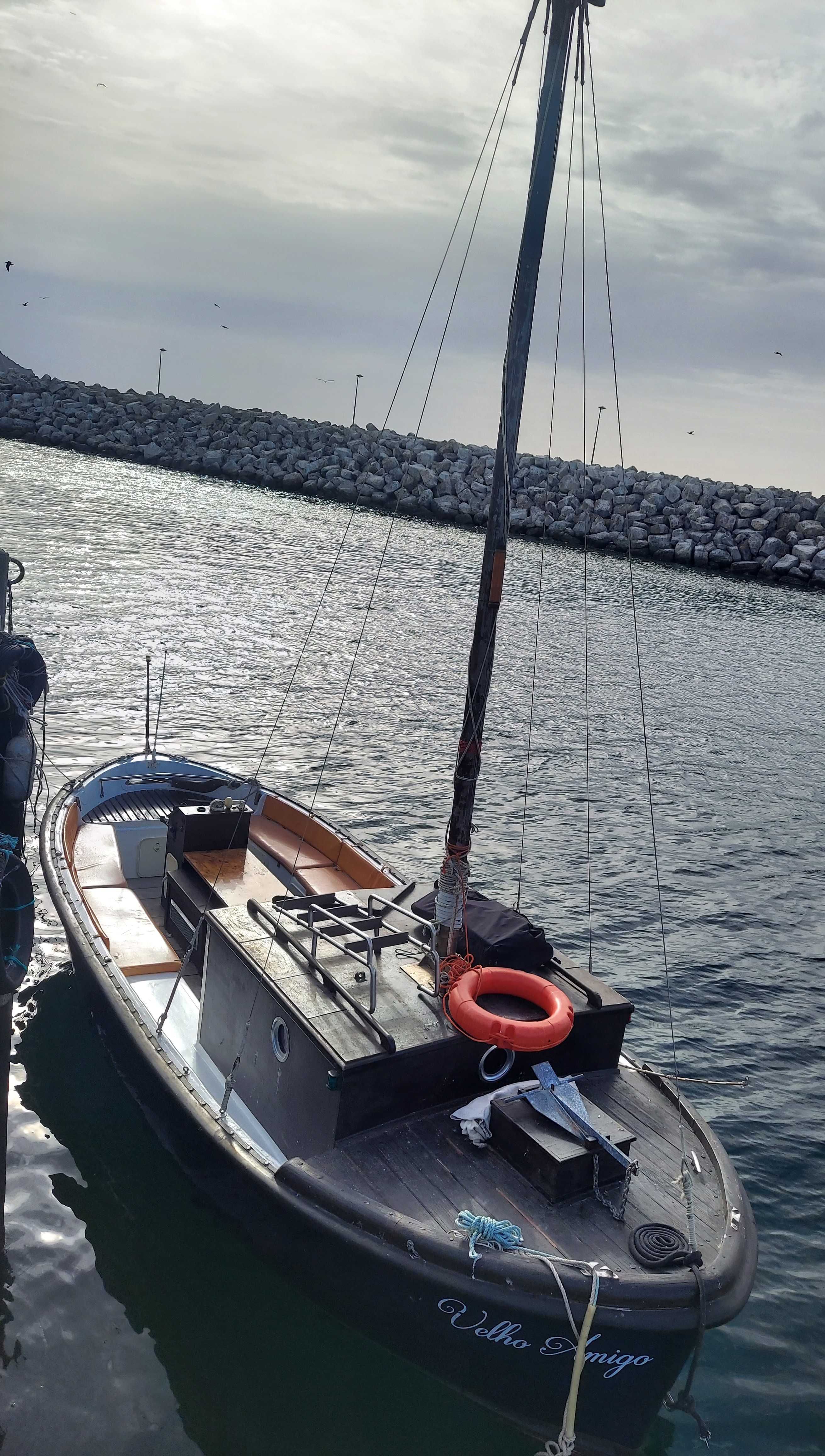 Barco bonito para passeios , palamenta completa e pronto a navegar!