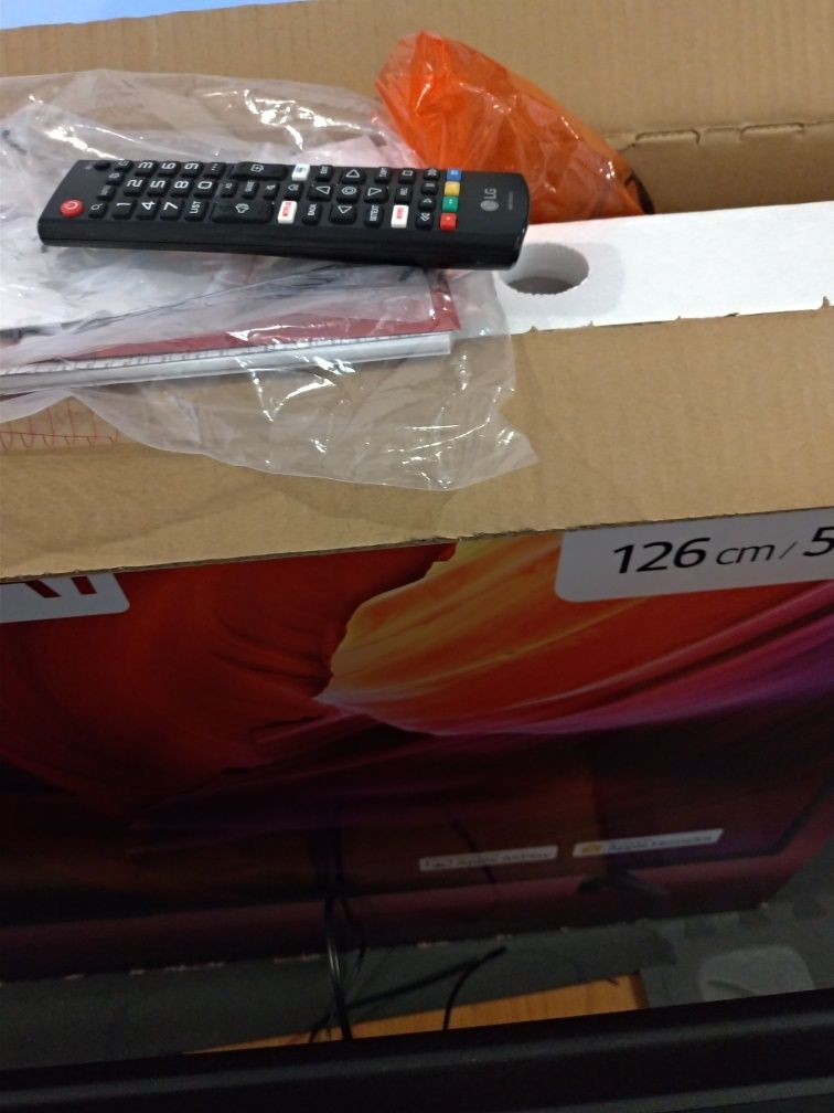 Smartv LG 50un70006la (ecrã partido) com comando original e caixa